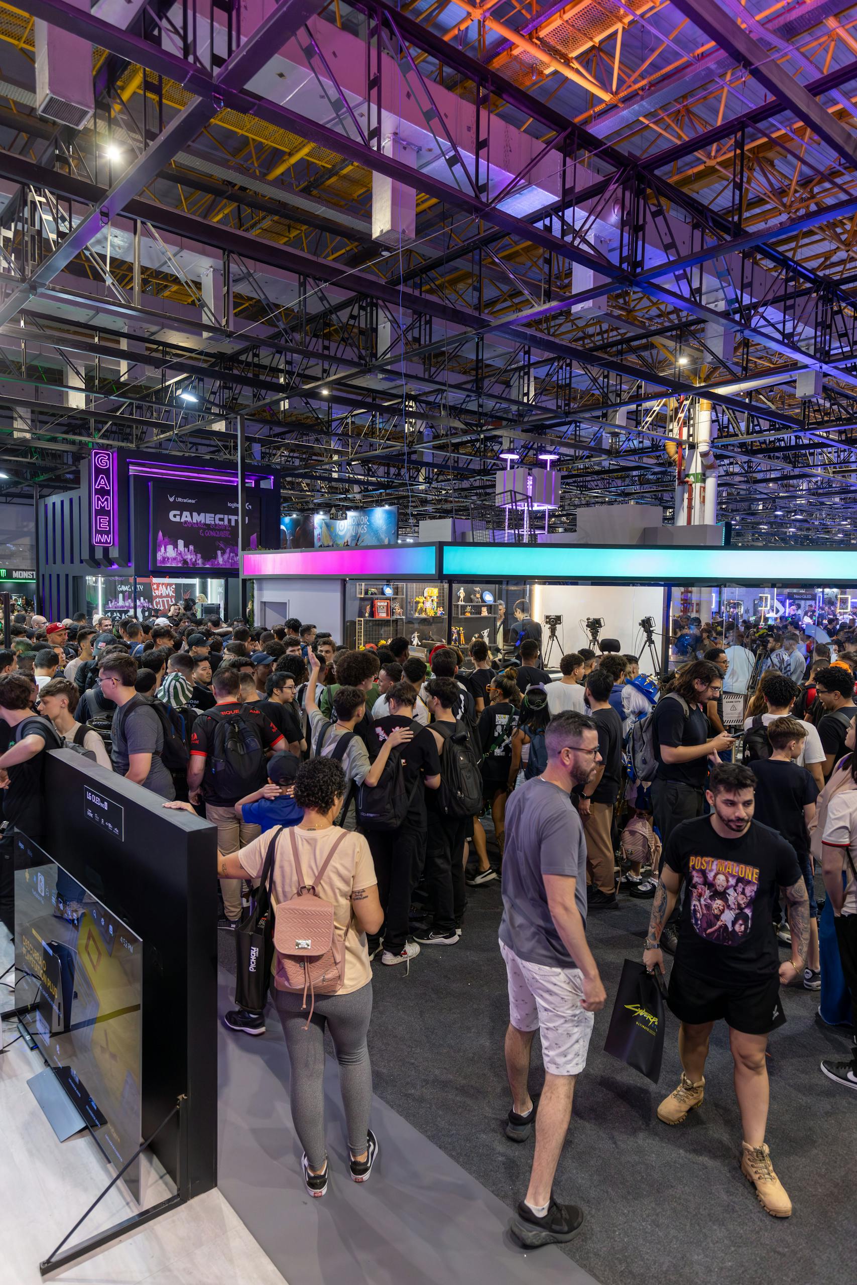 A bustling crowd at a technology convention, showcasing vibrant energy and diverse attendees.